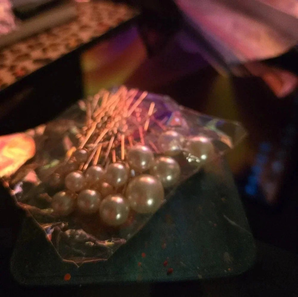 18 Pearl Bobby Pins Gold - Picture 5 of 9